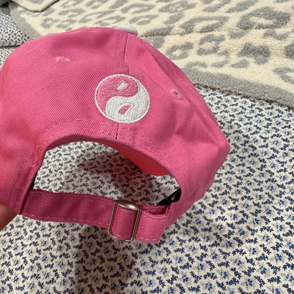 Palace ✨$17 when bundled✨ Pink White Ying Yang Hat - Picture 6 of 11